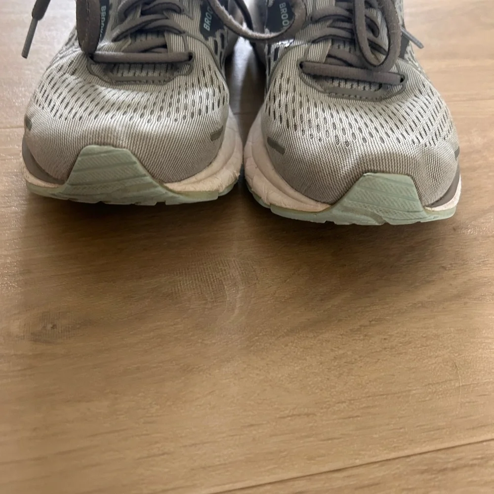 Brooks Gray Running Shoes - Picture 4 of 5